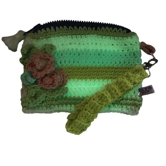 Handmade Crochet Glow In The Dark Wrist Strap Cellphone Bag - Picture 2 of 4